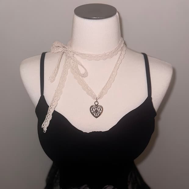 Viburnum shop 하트레이스 목걸이