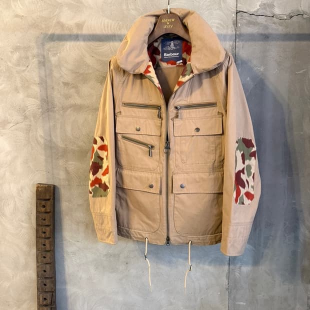 화이트 마운티니어링 X 바버 유틸리티 자켓 100