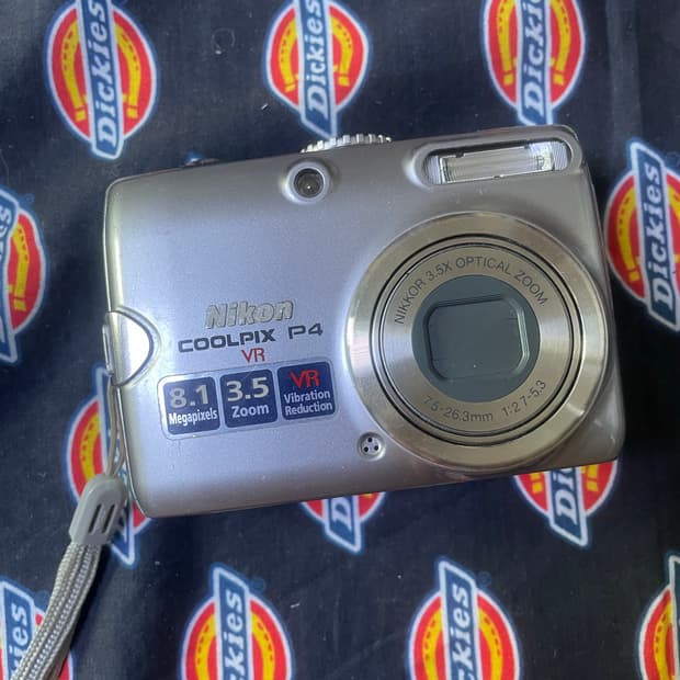 니콘 쿨픽스 p4