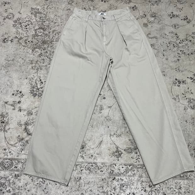 유니클로 U 르메르맛 베이지 턱 데님팬츠