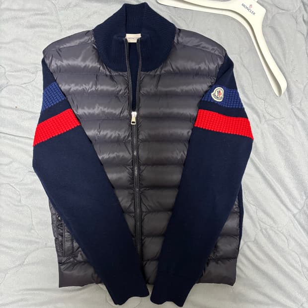 몽클레어 암밴드 니트패딩