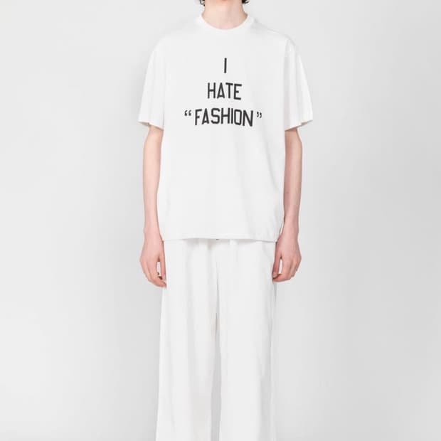 써네이 “I HATE FASHION“ 티셔츠