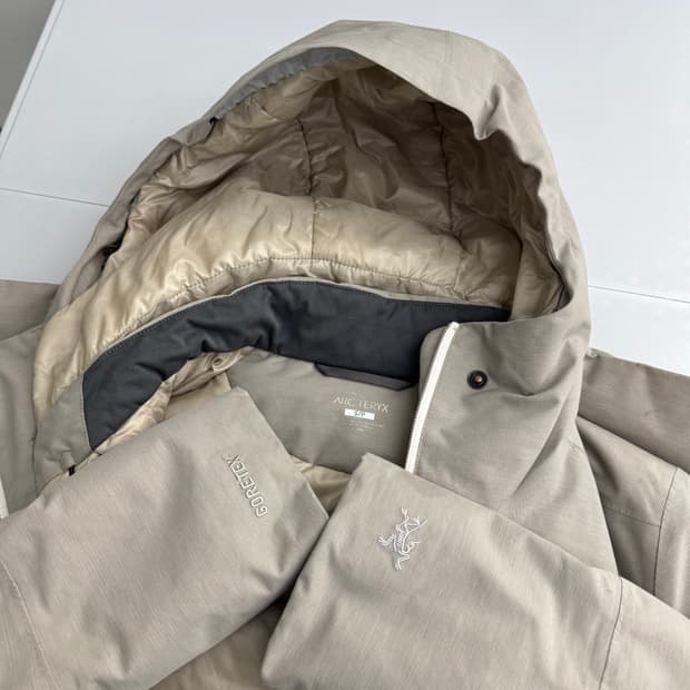 아크테릭스 패딩 