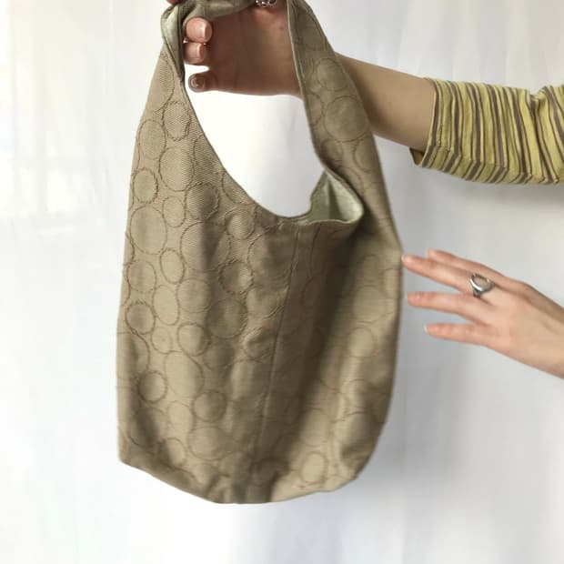 베이지 도트 백 