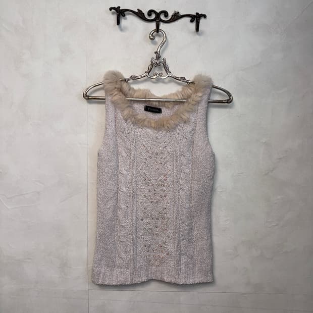 Baby pink mohair rabbit fur trimming 나시