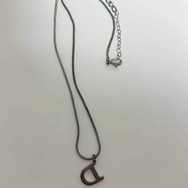 디올 D 이니셜 실버 목걸이