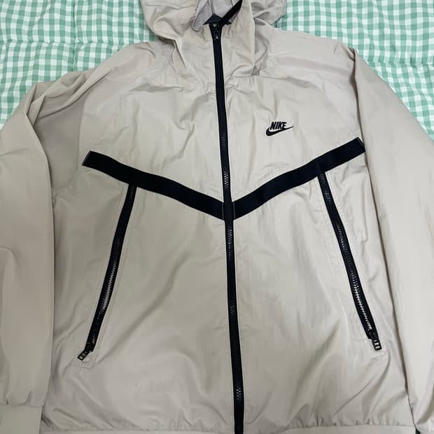 나이키 윈드러너 데저트 샌드 L사이즈