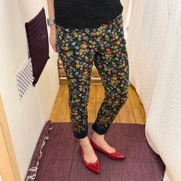 Floral roll up capri pants