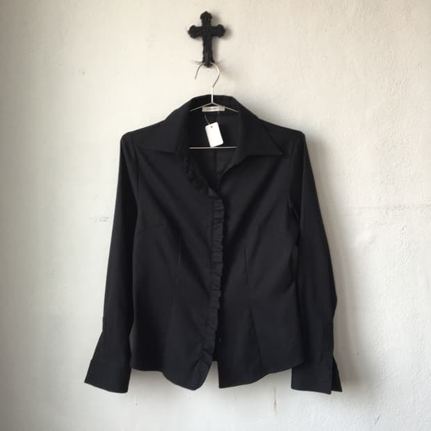 Frill line point shirt