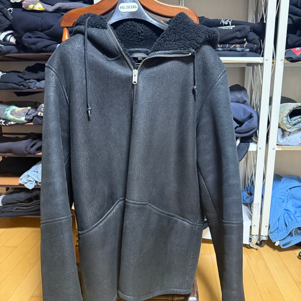 이지 무스탕 자켓