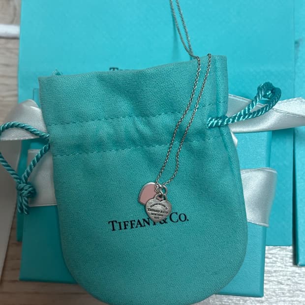 티파니앤코 핑크 더블 하트 목걸이 거의 새제품