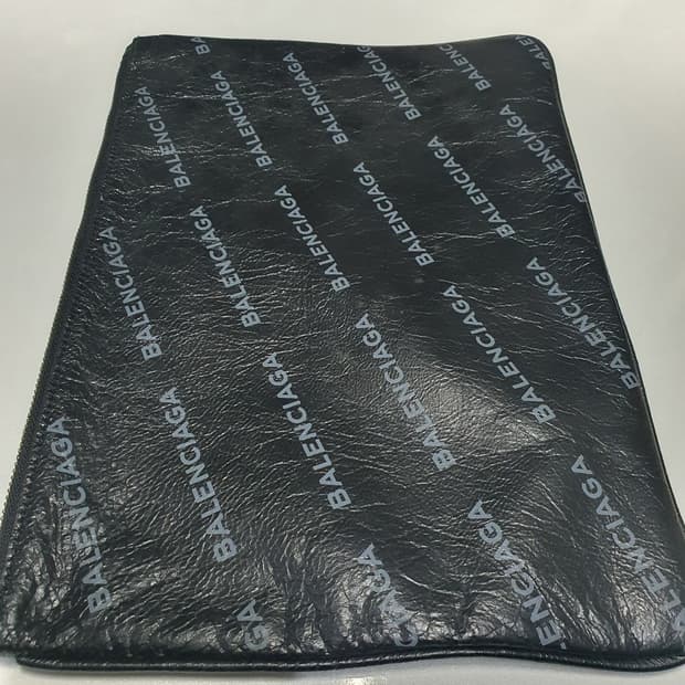 발렌시아가 클러치