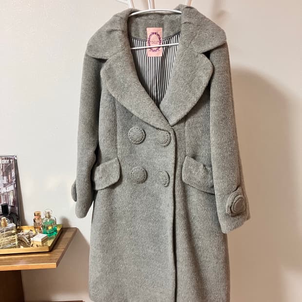 satin 샤틴 새틴 그레이 빅버튼 코트 로걀 히메갸루 라떼갸루
