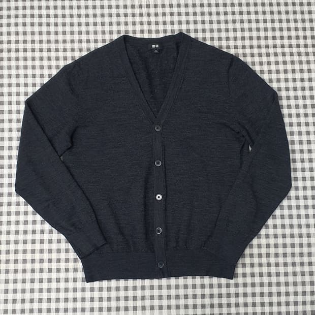 유니클로 울100 브이넥 얇은 가디건 남자95