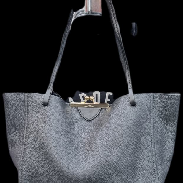 마크 제이콥스 블랙 가죽 토트백