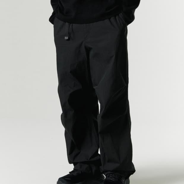 무신사 스탠다드 시티 레저 CN

와이드 벨티드 파라슈트 팬츠 28