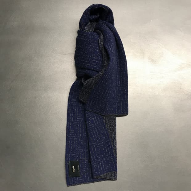 펜디 네이비/그레이 로고 머플러 