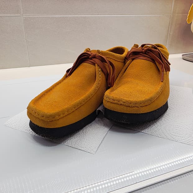 클락스 왈라비 옐로우오렌지 스웨이드 260