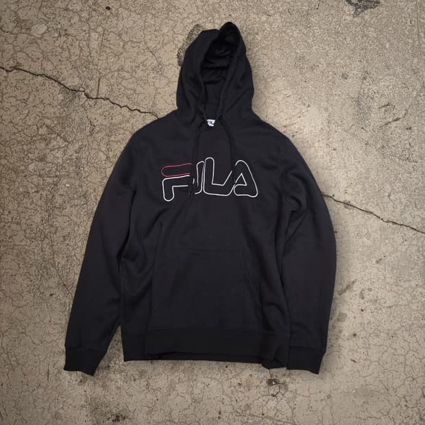 FILA 블랙 아웃라인 로고 후드티