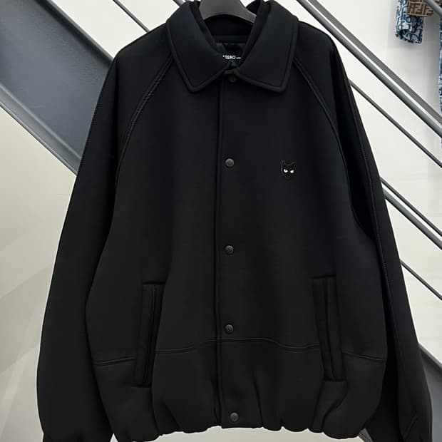 송지오 지제로 24FW 핸드 로프 바시티 자켓