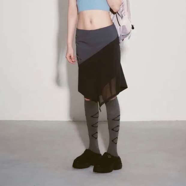 미스치프 나일론 플레어 스커트 그레이