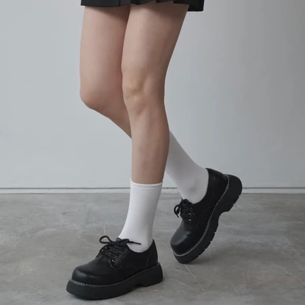 솔트앤초콜릿 라운드 토 스티치 레이스업 로퍼
