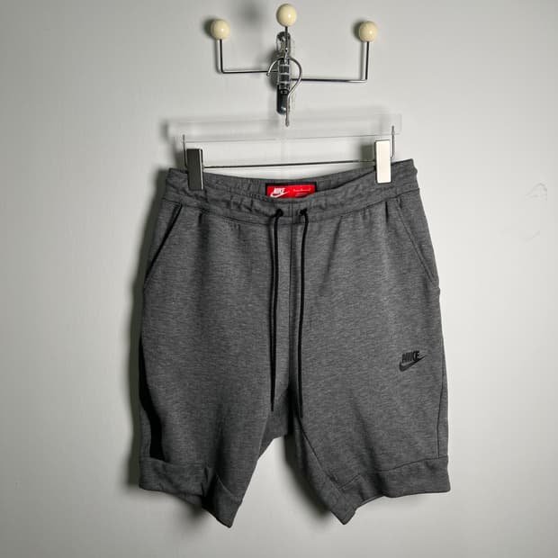 NIKE 나이키 테크 플리스 다크 그레이 반바지 M