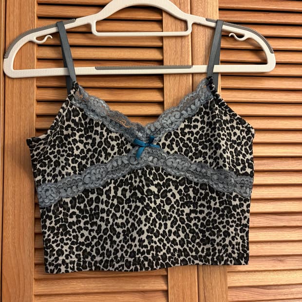 badee 베디 레이스 레오파드 크롭 나시 탑