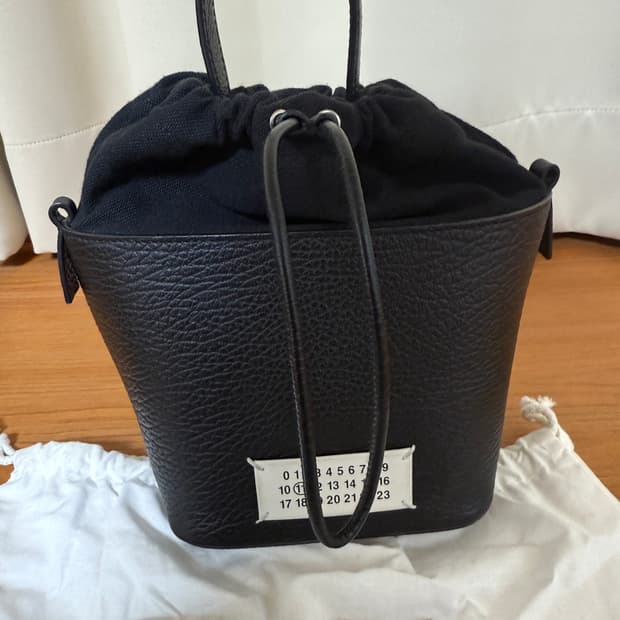 마르지엘라 버킷백 블랙