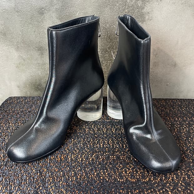 마르지엘라 클리어 힐 부츠