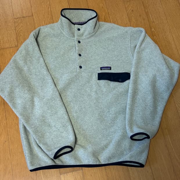 파타고니아 신칠라 스냅티 오트밀  M