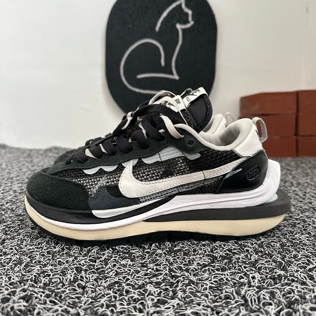 나이키 사카이 베이퍼와플 블랙 245mm