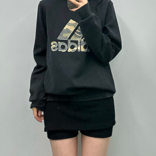 아디다스 카모 빅로고 블랙 맨투맨