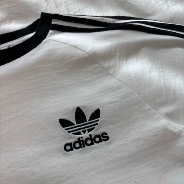 아디다스 화이트 롱슬리브