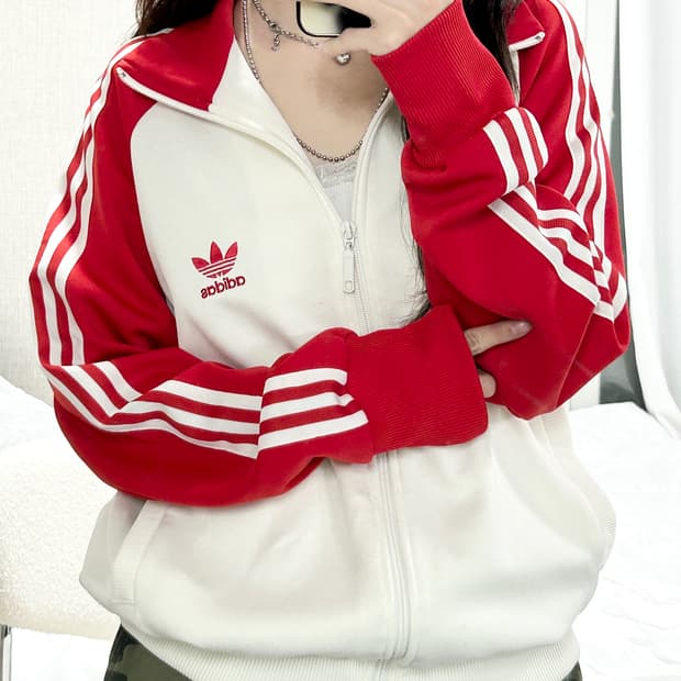 아디다스 자수로고 흰빨 져지