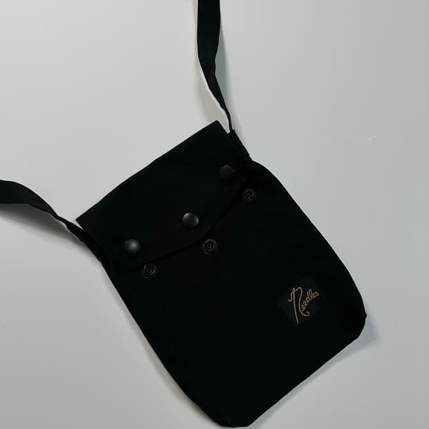 니들스 플릭백 크로스백 숄더백