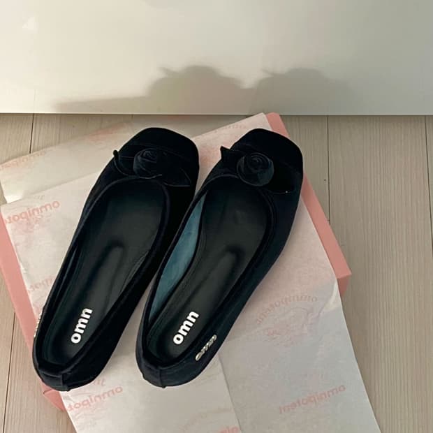 옴니포턴트 블랙 로즈 벨벳슈즈
