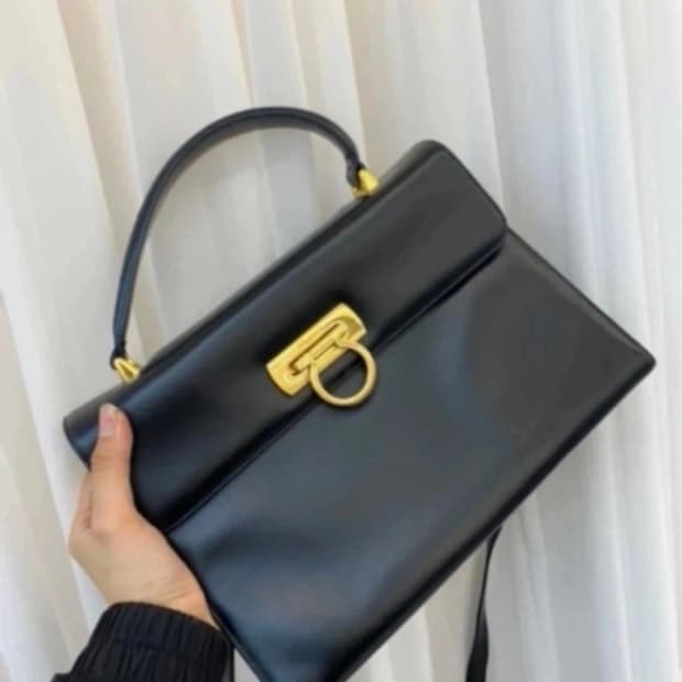 페라가모 켈리백 미듐