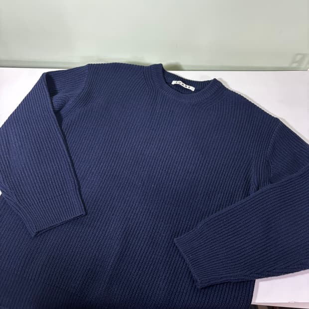 L 수아레 네이비 크루넥 케이블니트
