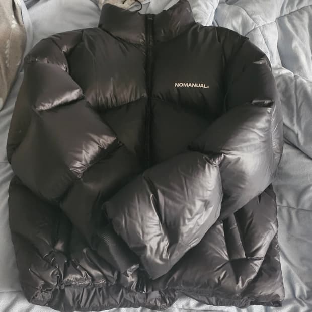 [M] 노매뉴얼 스카디 덕다운 숏패딩 글로시 블랙