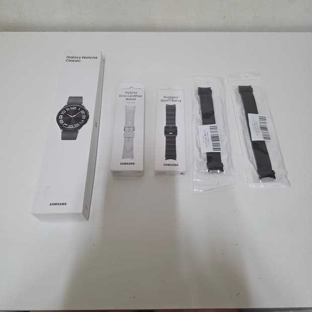 갤럭시 워치6 클래식 43mm 풀박 + 손목밴드 여러개