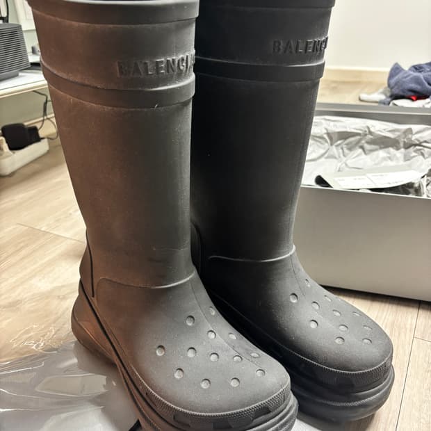 발렌시아가 크록스 블랙 42사이즈