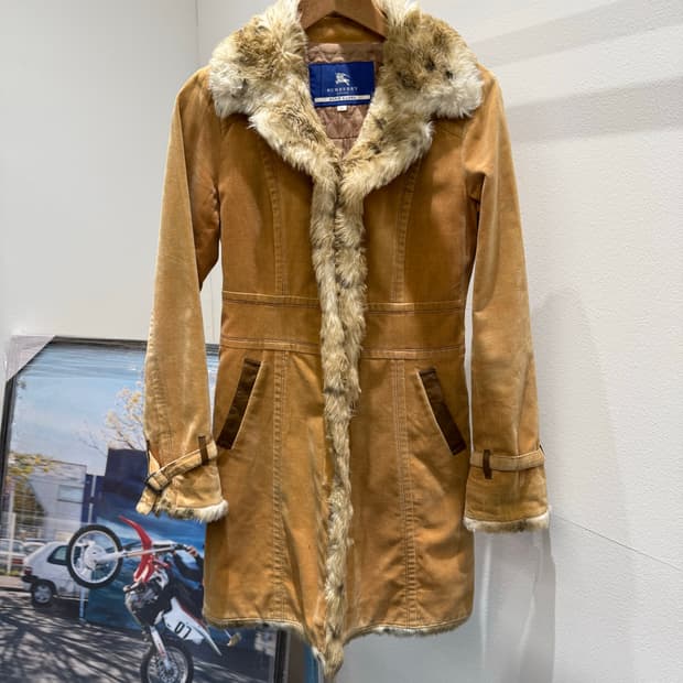 버버리 블루라벨 트리밍 퍼 코트