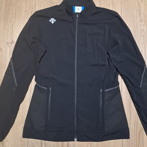 데상트 여성 런닝집업 85