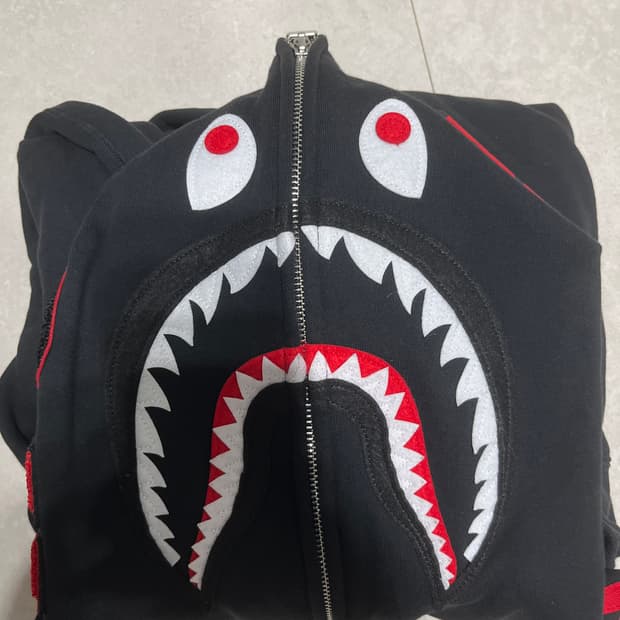 새상품급) 급처 베이프 x 아디다스 샤크후드 팝니다