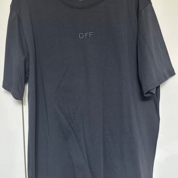 오프화이트 블랙 반팔 티셔츠