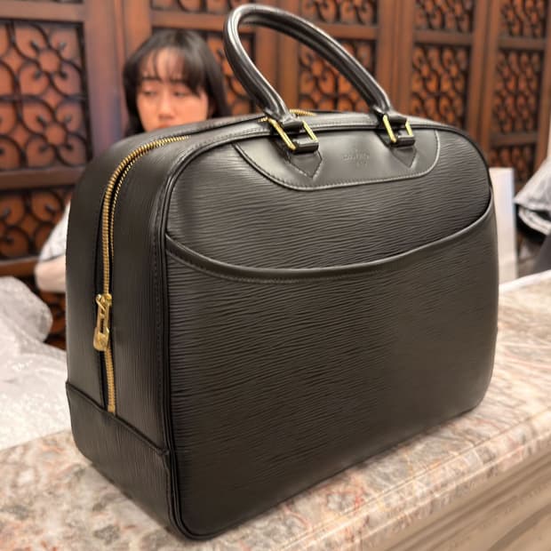 LOUIS VUITTON 루이비통 에삐 토트백