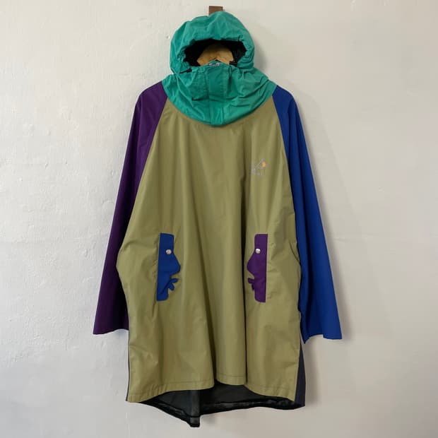 고 슬로우 카라반 레인 코트 