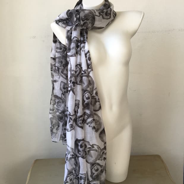 skull pattern scarf