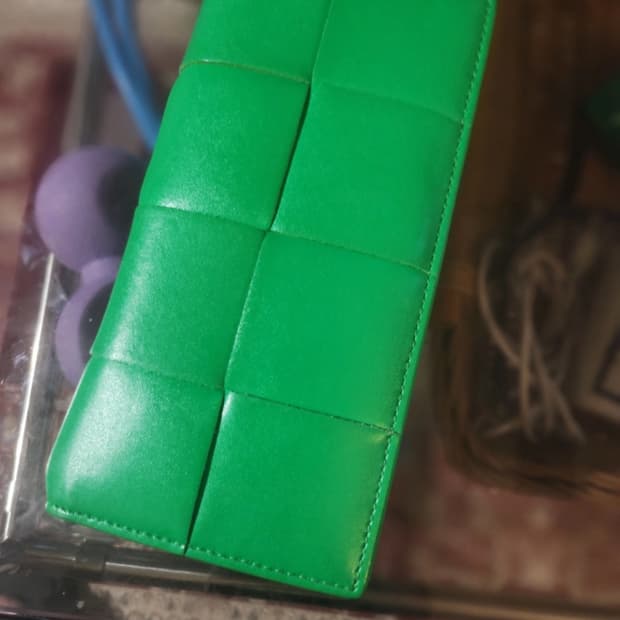 보테가베네타 맥시 장지갑 그린